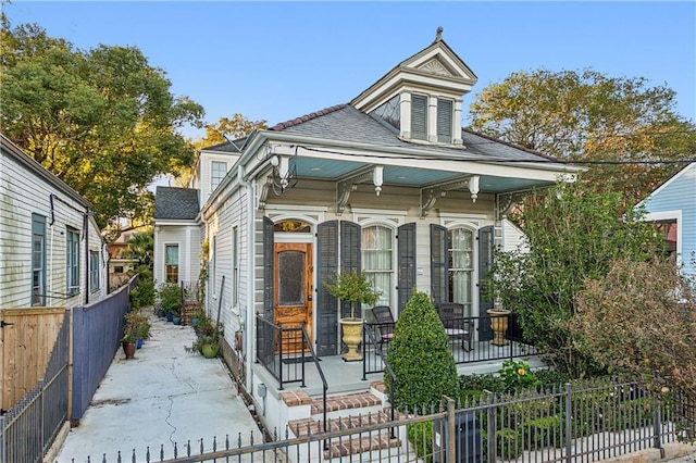 view of front facade featuring covered porch