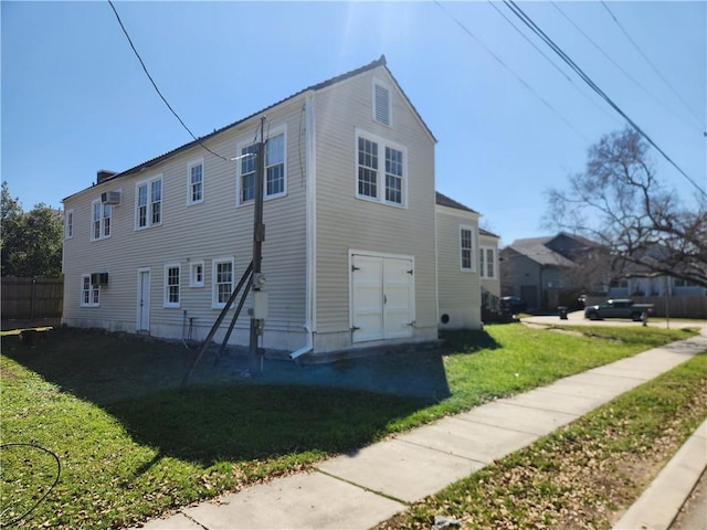 view of front of house featuring a front lawn and fence