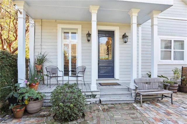 property entrance with covered porch