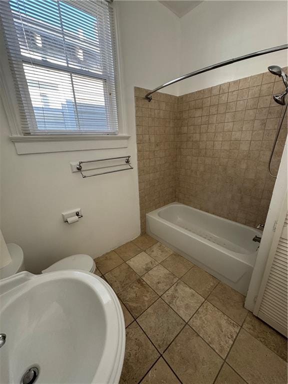 full bathroom with tile patterned floors, toilet, sink, and tiled shower / bath