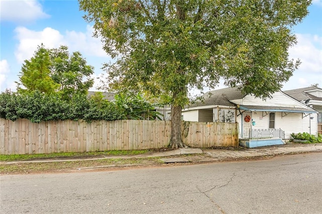 exterior space featuring a fenced front yard