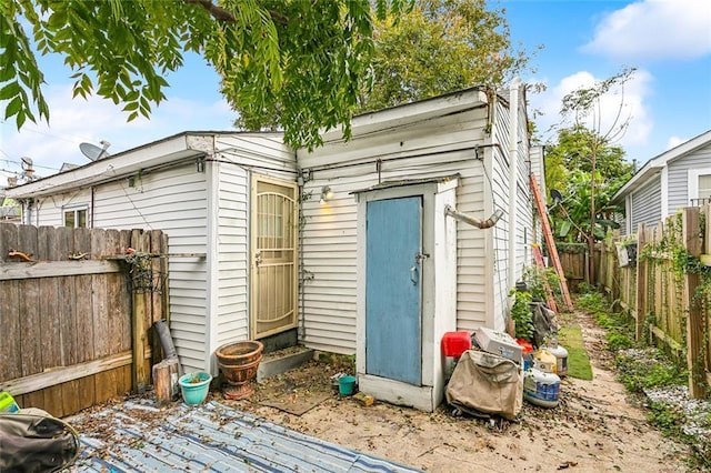 view of outdoor structure featuring an outbuilding and a fenced backyard