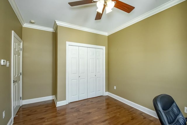 interior space with ceiling fan, wood-type flooring, and ornamental molding