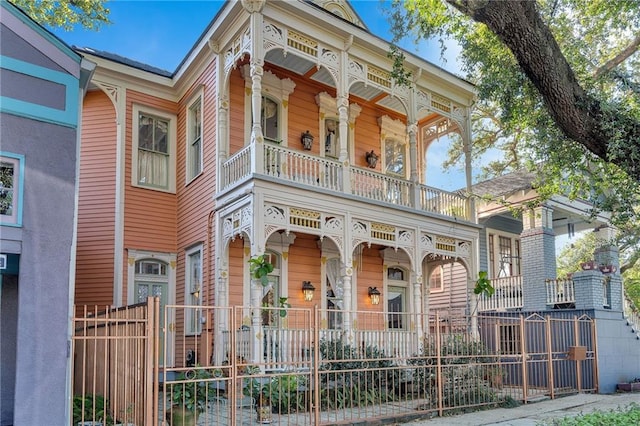 view of front facade with a balcony