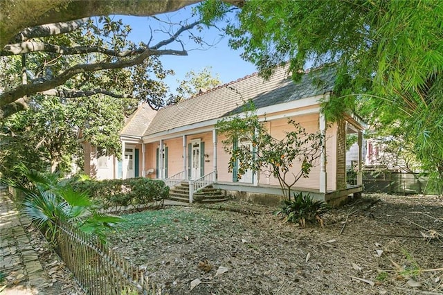 view of front of property featuring covered porch