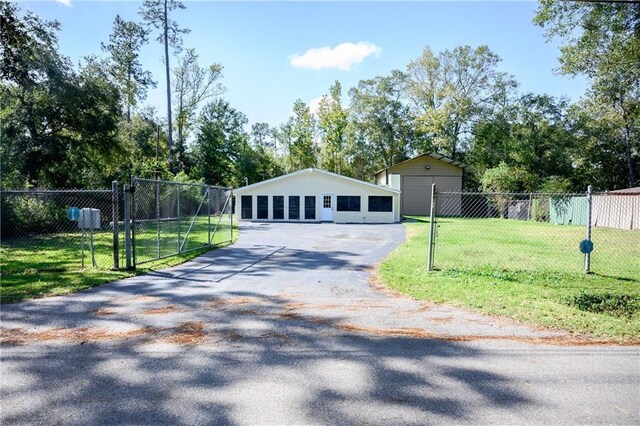 view of front of house with a front lawn