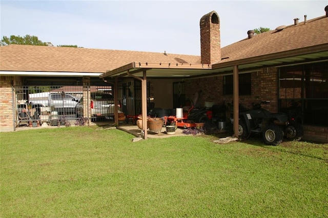 back of house featuring a lawn