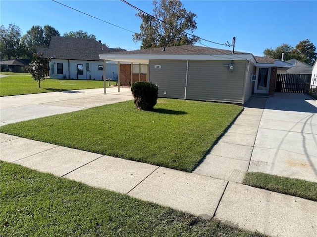 single story home featuring a front yard