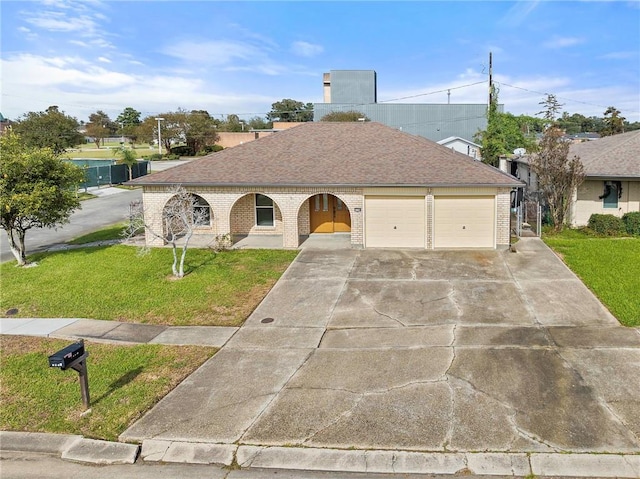 view of front of property featuring a front yard and a garage