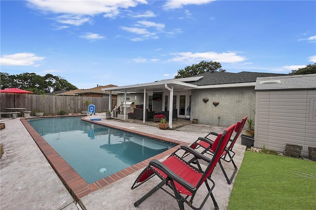 view of swimming pool featuring a patio area and an outdoor hangout area