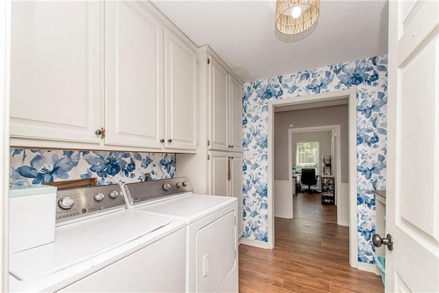 laundry room featuring cabinets, independent washer and dryer, a textured ceiling, and light hardwood / wood-style flooring