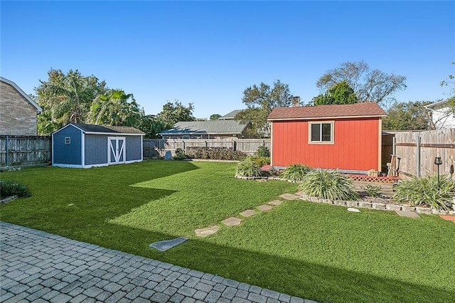 view of yard featuring a storage unit