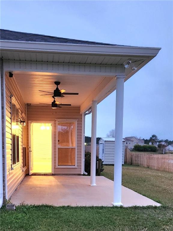 view of patio with ceiling fan