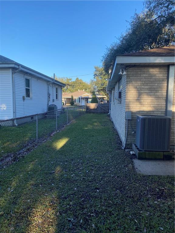 view of yard featuring central AC unit