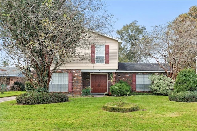 view of front property featuring a garage and a front yard