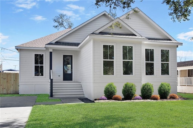 view of front of property with a front yard