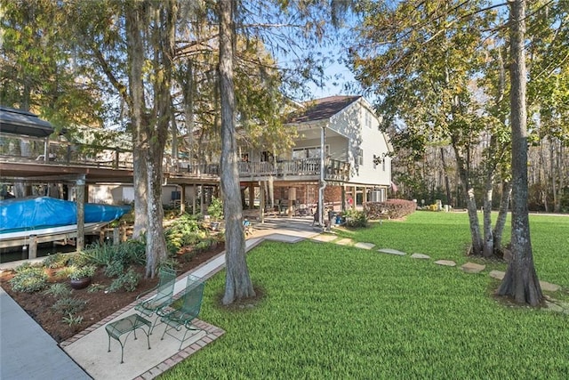 view of yard featuring a patio area