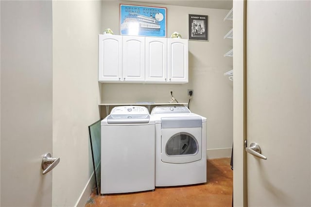 washroom featuring cabinets and washing machine and clothes dryer