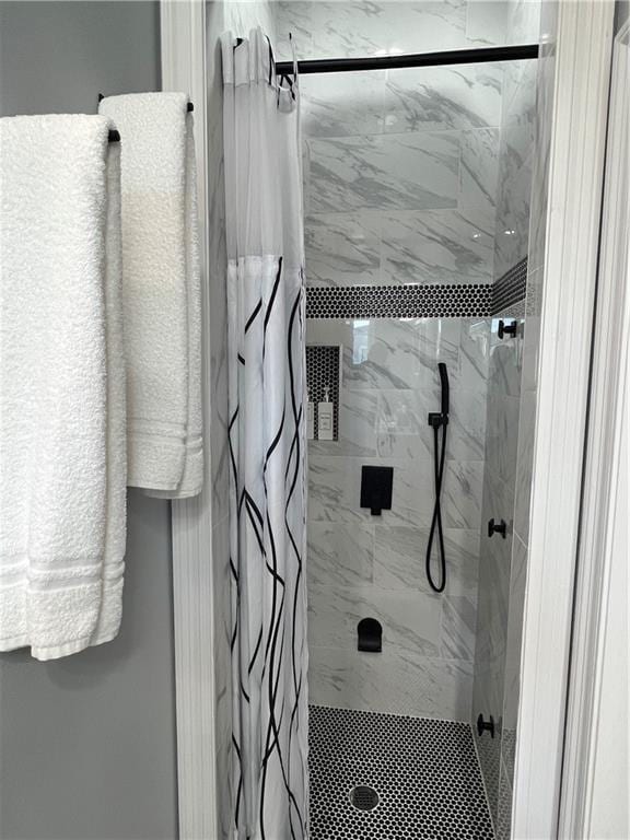 bathroom featuring a shower with curtain