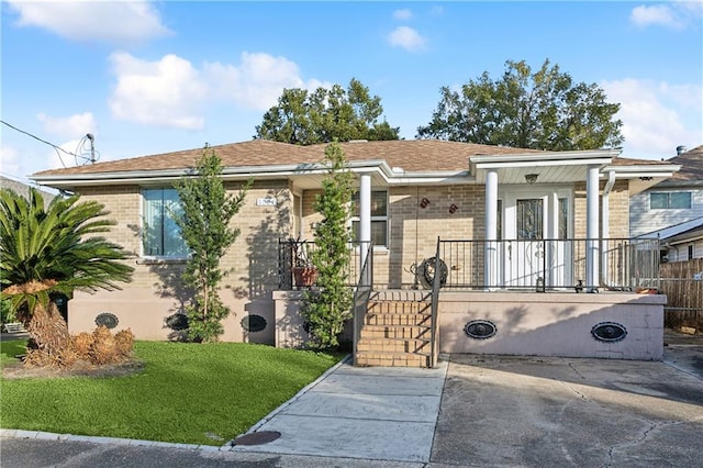 view of front of property with covered porch and a front yard