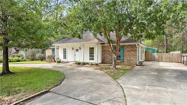 70081 9th St, Covington, LA 70433 - single story home with curved driveway and brick siding