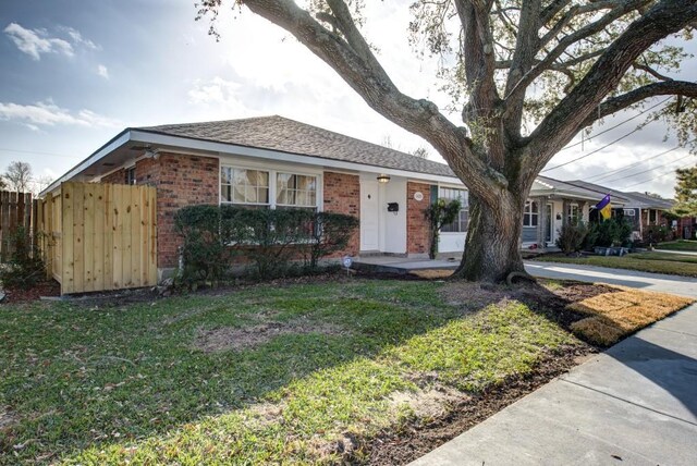 ranch-style home featuring a front yard