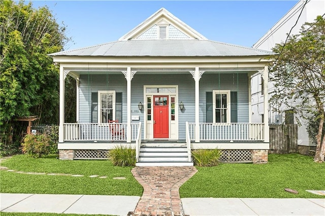 view of front of home with a front lawn