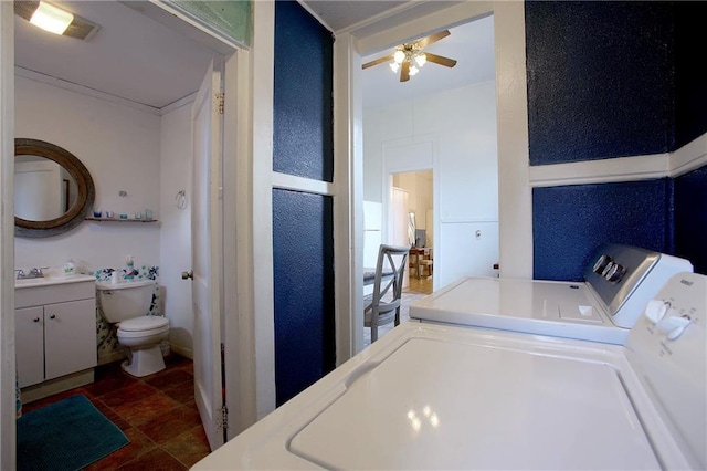 laundry area featuring washer and clothes dryer and ceiling fan