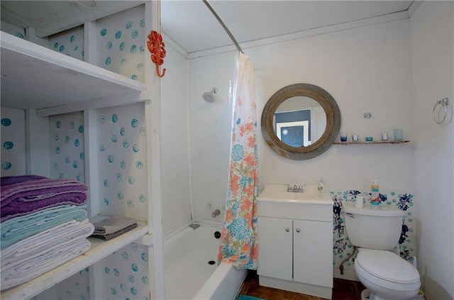 312931 N Claiborne Ave, New Orleans, LA 70117 - full bathroom featuring shower / tub combo with curtain, vanity, and toilet