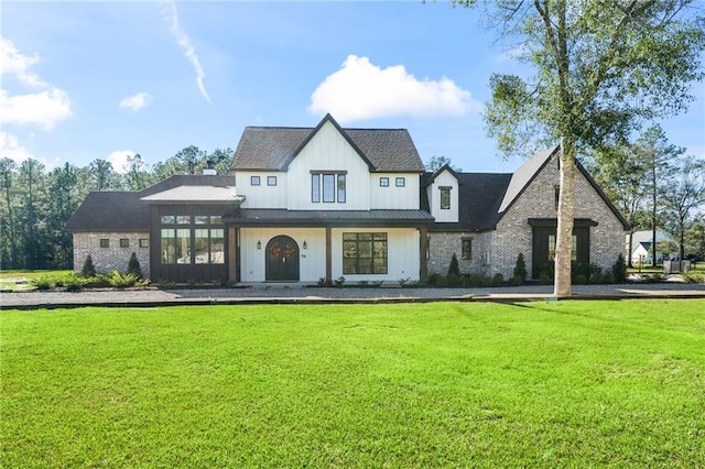 modern farmhouse style home featuring a front yard