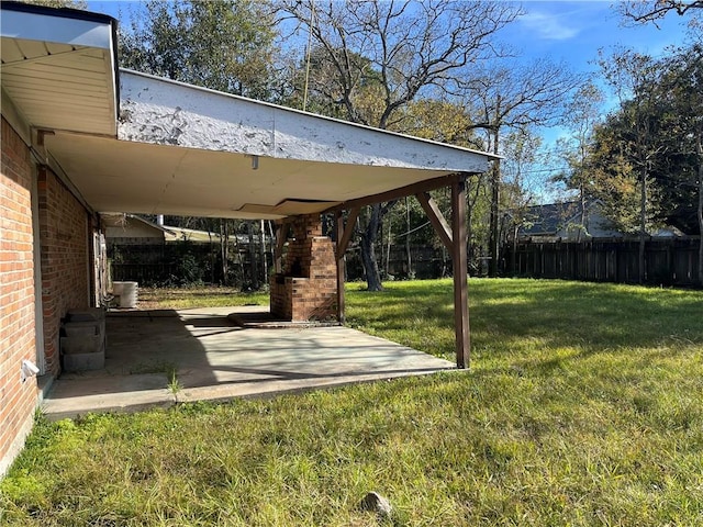 view of yard featuring a patio