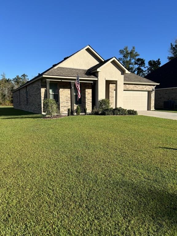 view of front facade with a garage and a front yard