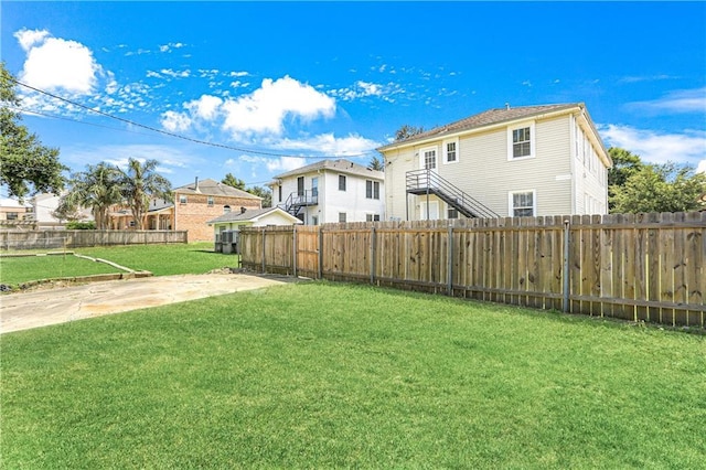 view of yard with a patio