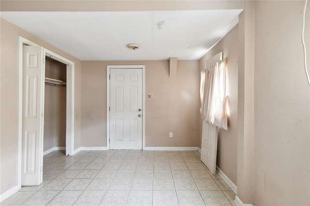 foyer featuring light tile patterned floors