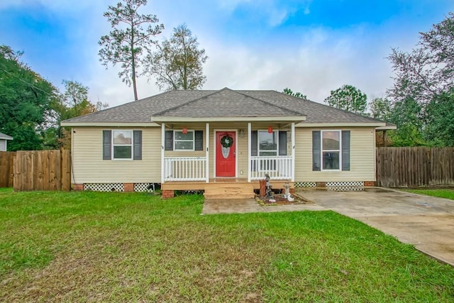 view of front of home featuring a porch and a front yard