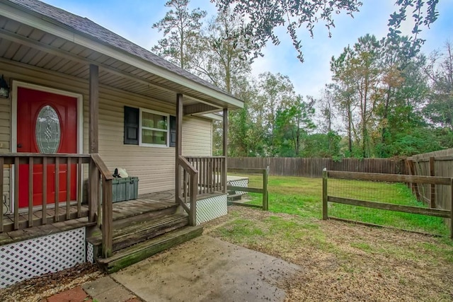 property entrance featuring covered porch and a yard