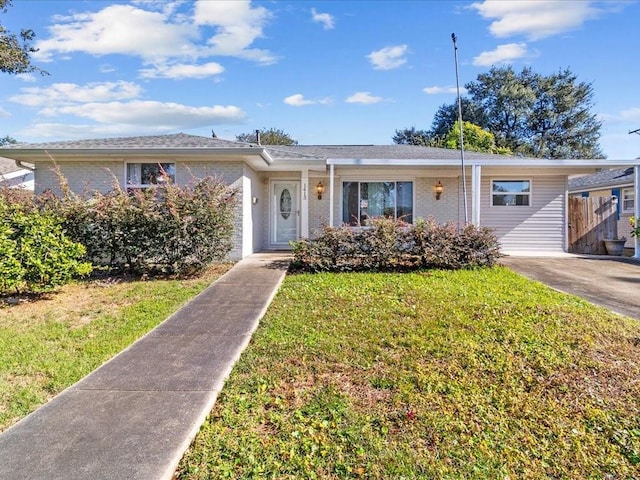 single story home featuring a front yard