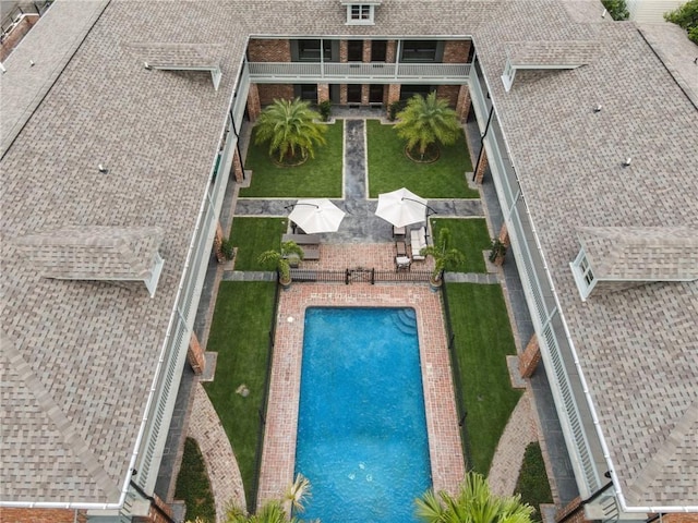 view of swimming pool