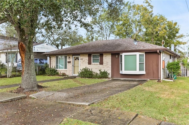 view of front of property with a front yard