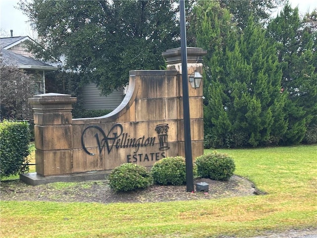 community / neighborhood sign with a lawn