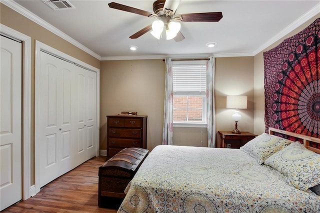 bedroom with ceiling fan, a closet, ornamental molding, and hardwood / wood-style flooring