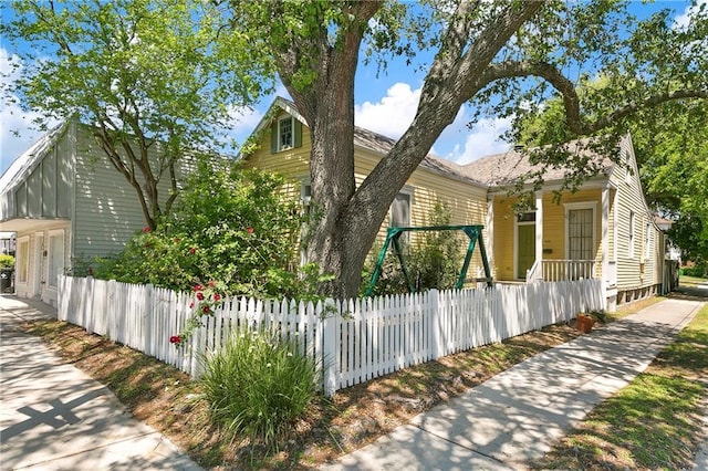 view of front facade with covered porch