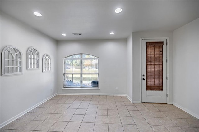 spare room featuring light tile patterned flooring