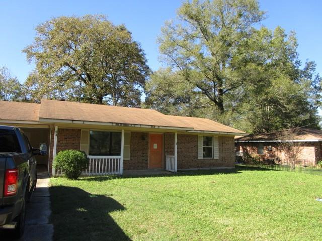 ranch-style house featuring a front lawn and a porch