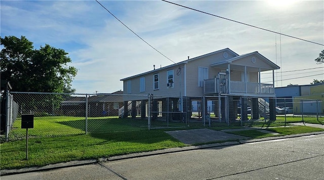 view of front facade with a front yard