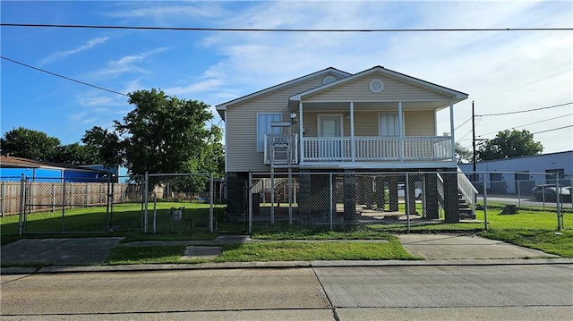 view of front facade featuring a front lawn, covered porch, and a carport