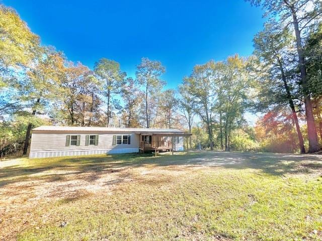 view of front of house with a front yard