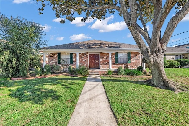 single story home with a front lawn