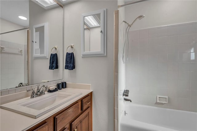 bathroom with vanity and tiled shower / bath