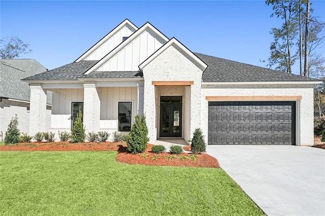 view of front facade featuring a garage and a front lawn